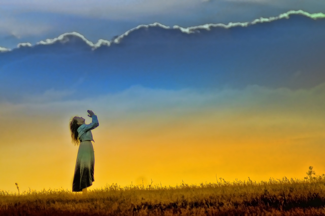 sunset, girl, worship-585334.jpg